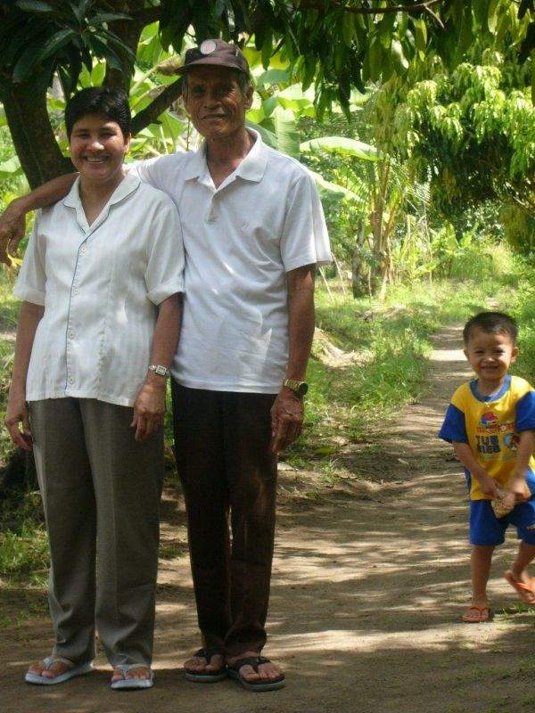 Nanay and Tatay - Filipino farm workers dressed in their Sunday Best!