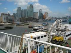 Wave Mercury passing Shanghai on a Sunny Day