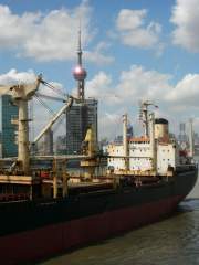 Hui Rong passing Shanghai on a Sunny Day