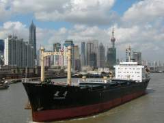 Chang Qing passing Shanghai on a Sunny Day