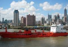Bow Mate passing Shanghai on a Sunny Day