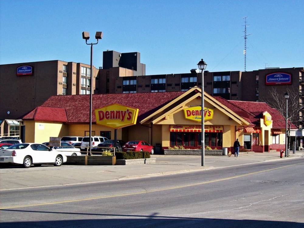 Denny,s Family Resturant Lundy,s Lane Niagara Falls Canada Member's