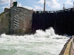 CSL NIAGARA Lowers In Lock 3
