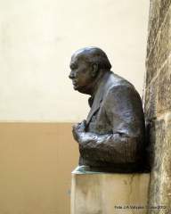 Busta W.Churchill -Praha,Thunova ulice