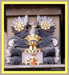 Další krásný erb na budově Malé Strany v Praze