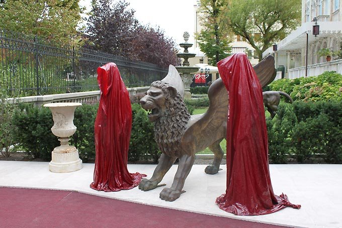 contemporary-art-biennale-show-project-venice-film-festival-manfred-kielnhofer.jpg