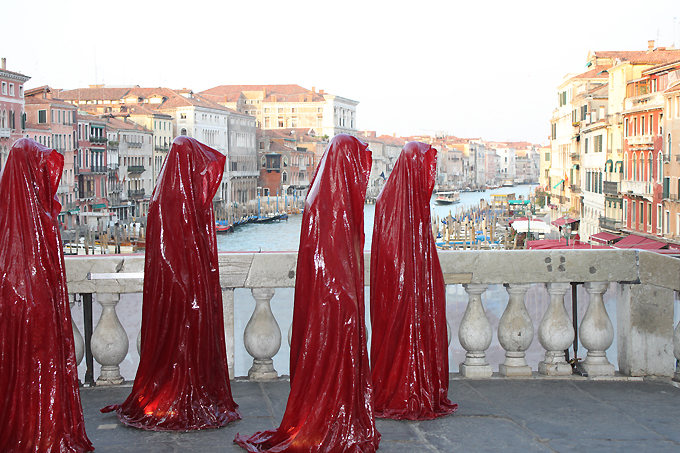 contemporary-art-biennale-show-project-venice-punte-di-realto-manfred-kielnhofer.jpg