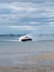 Hovercraft approaching Ryde.
